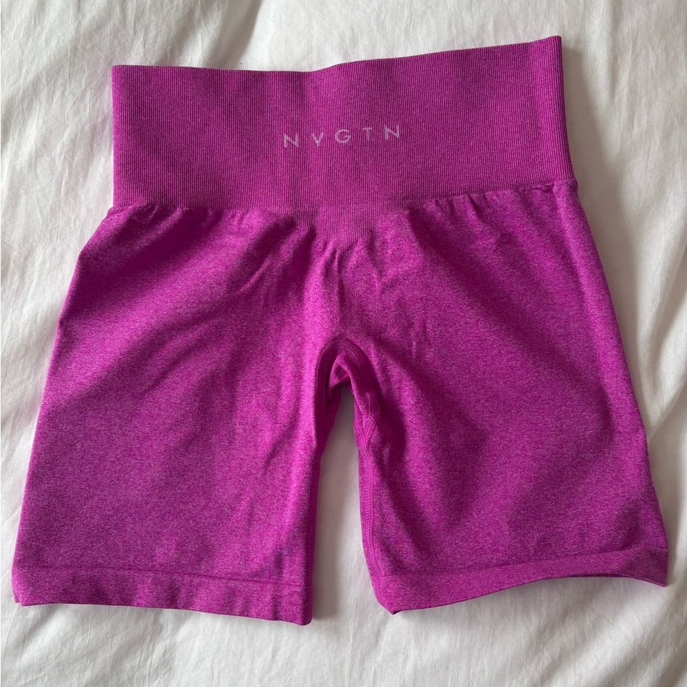 NVGTN Fuchsia short